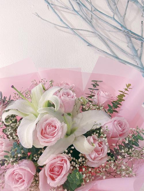 玫瑰和百合花语表达的是什么意思
