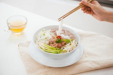 女人梦到吃面条