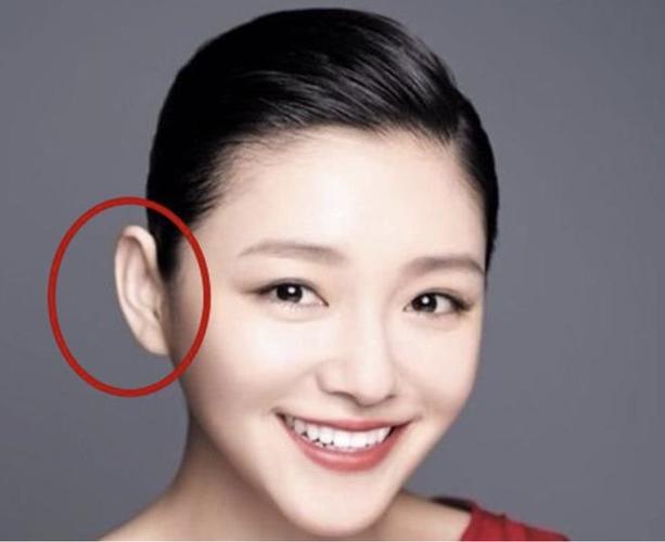 耳朵一大一小是天选之人,耳垂变厚了预示什么