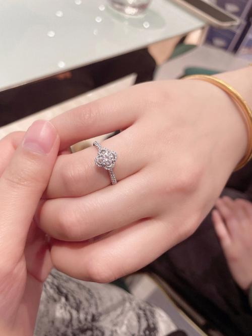梦到有人求婚送戒指预示着什么