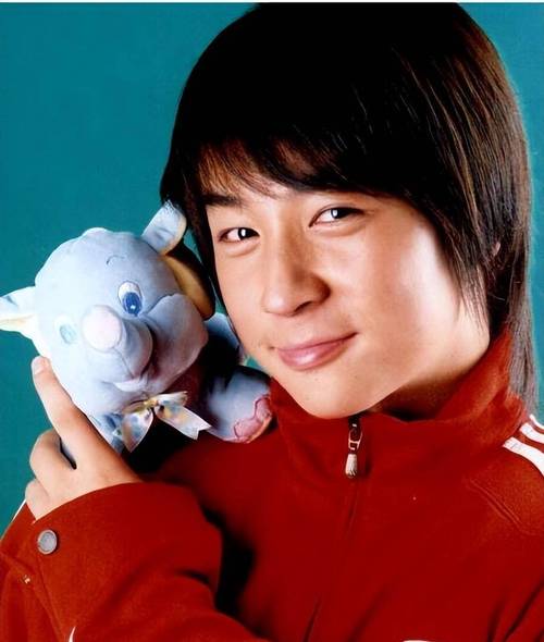 方世玉属什么生肖,以前是运动员,后来成为演艺明星的人