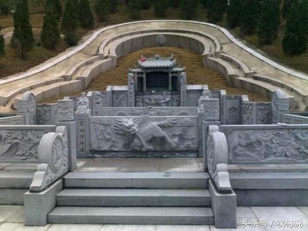墓地夹拱山低能当官是什么说法