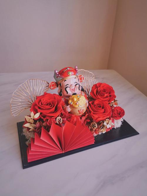 财神桌前摆放鲜花好吗
