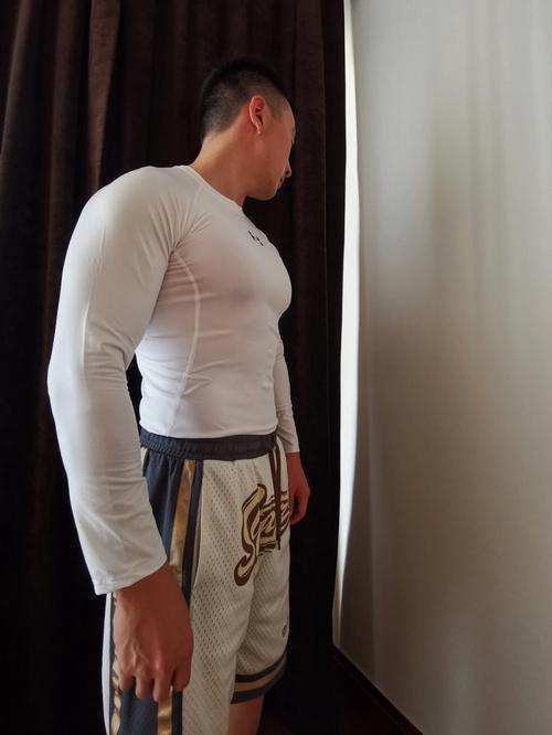 男朋友练的胸肌