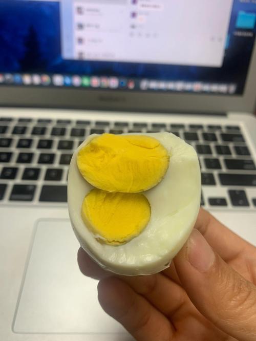 梦见吃双黄蛋