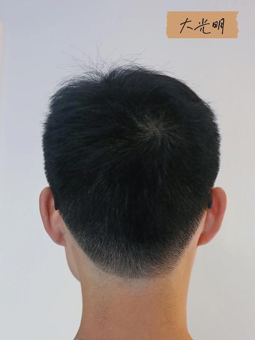 双子男多久理发一次?