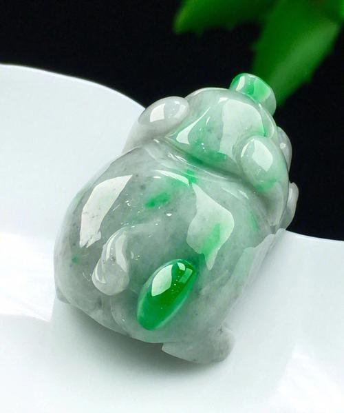 属猪人为啥不能戴玉