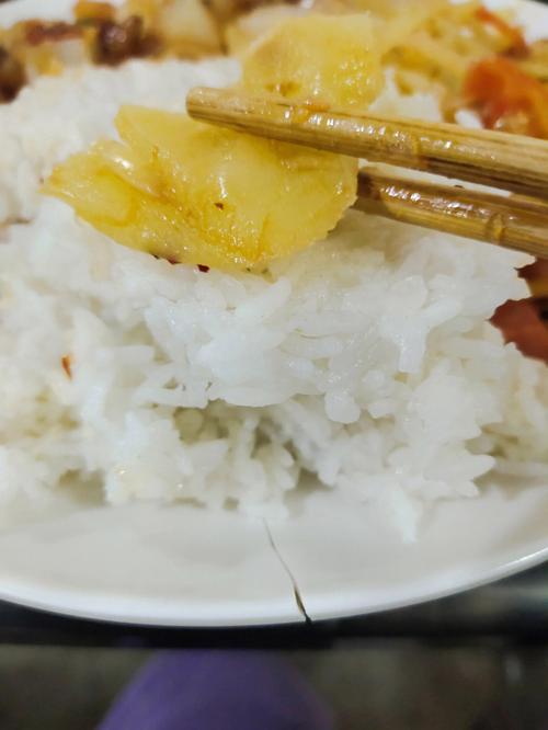 梦见破碗吃饭