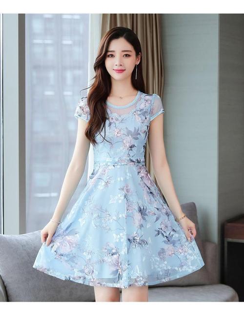 偶尔也要装下淑女,属虎女适合的裙装