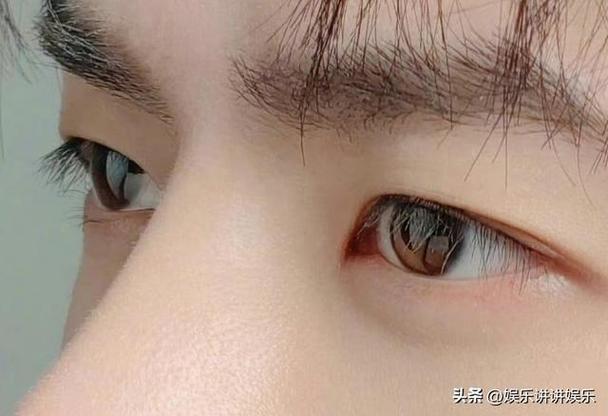 睡凤眼的男生给人的感觉