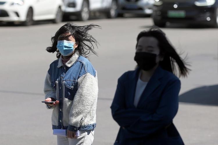 女人梦见吹大风是怎么回事