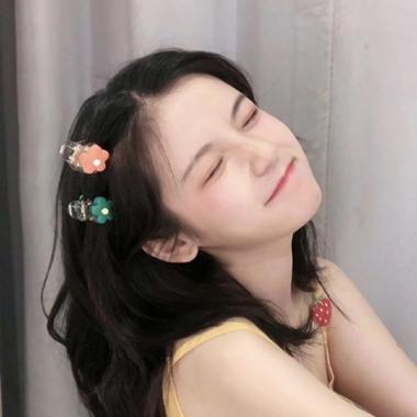 头脑简单心思单纯没有心机的傻白甜女生!