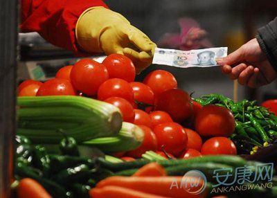 梦见没钱买菜招待客人