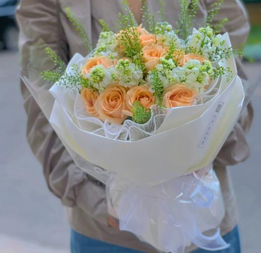 22朵香槟玫瑰的花语