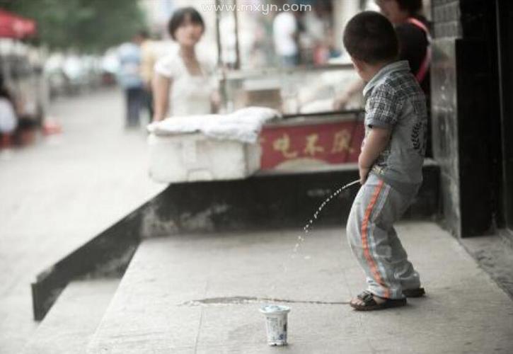 梦见别人家孩子在我家撒尿