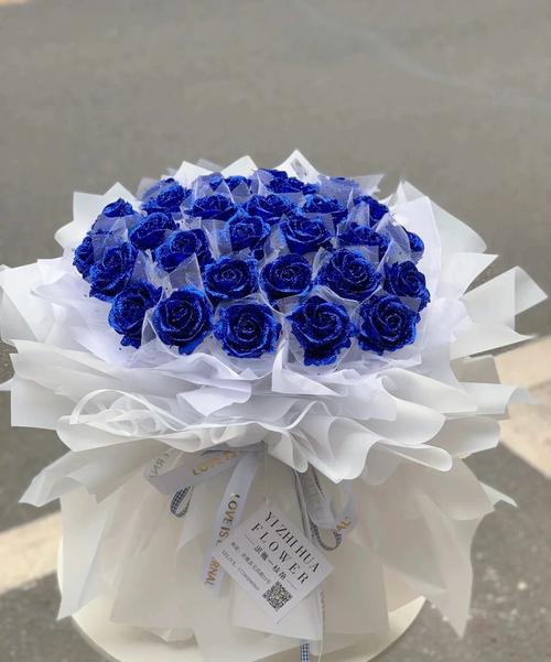 33朵蓝色妖姬花语:代表最纯的爱