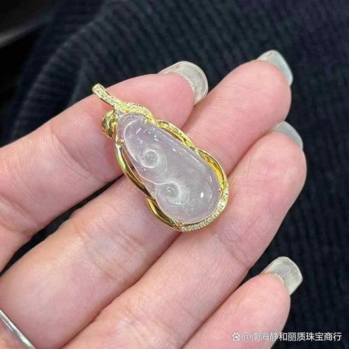 属猪人2021年戴什么吊坠和手链
