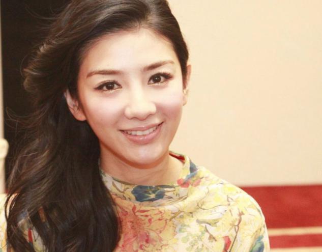 面相端庄厚重的女人