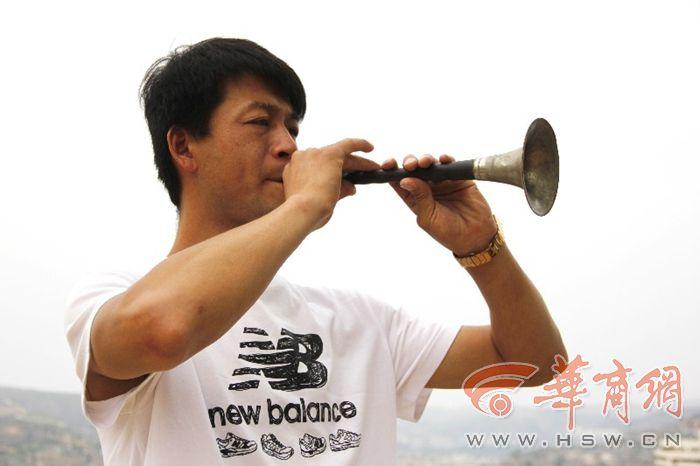 梦见别人吹唢呐