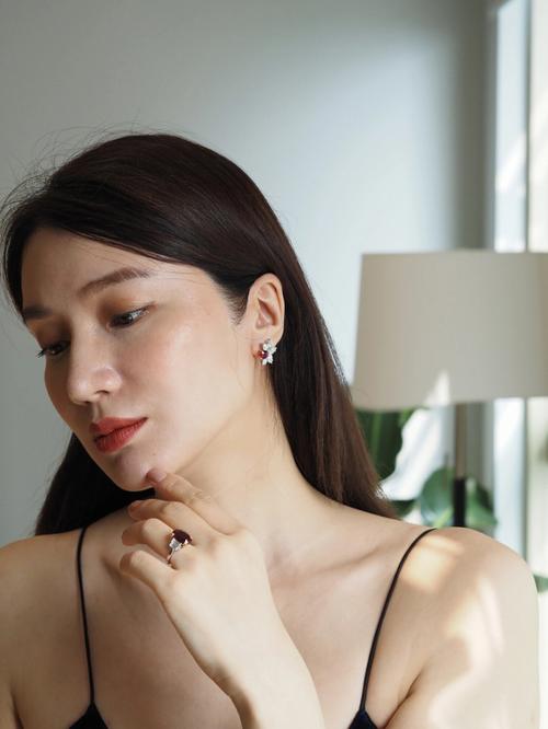 鼻梁有朱砂痣的人子女缘如何