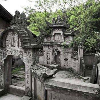 梦见参观陵园