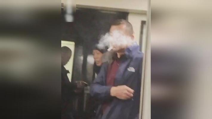 梦见坐火车抽烟