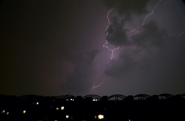 梦见打雷闪电地震有什么预兆