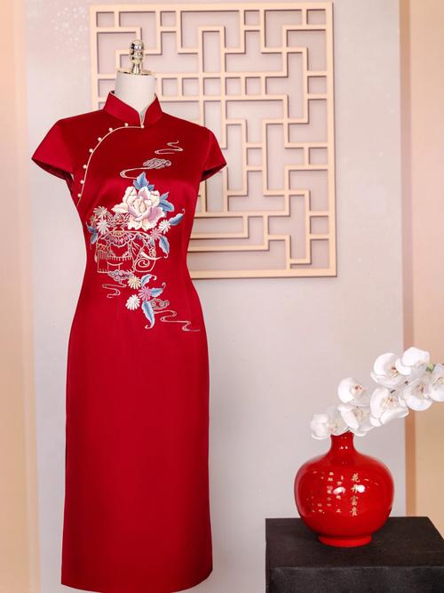 国庆结婚穿什么衣服合适