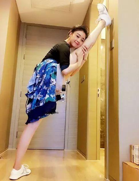 碰到劈腿女该包容她吗