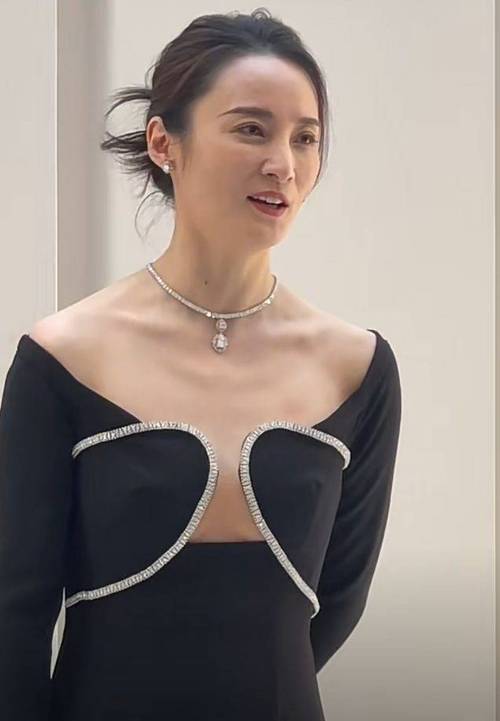 蒋勤勤的八字命理分析,蒋勤勤事业与婚姻会如何?