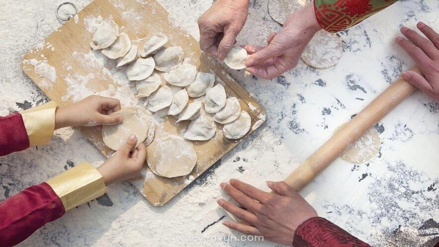 解梦_梦见吃面条饺子