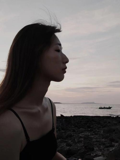 女生锁骨明显在运势上是好还是不好