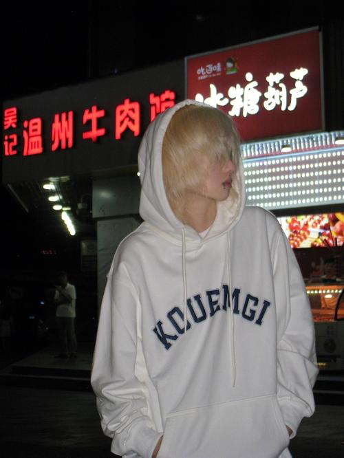 梦见剪头发剪短了,宜对酒当歌吃宵夜
