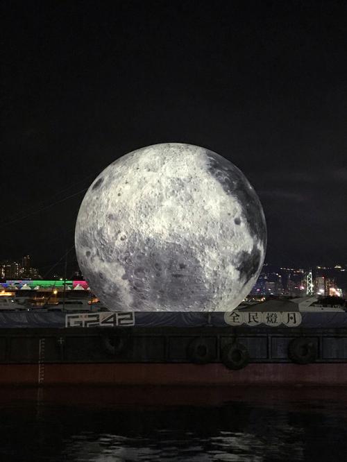 梦见月亮从天上掉下来