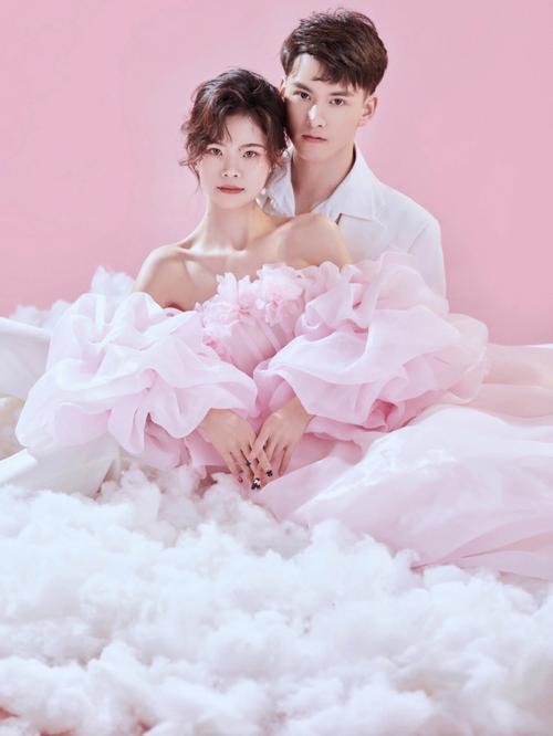 梦见自己的婚纱照