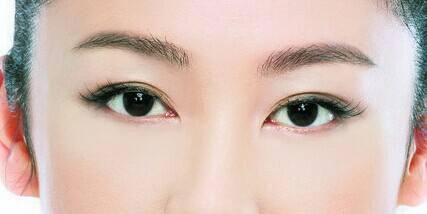 女人眼尾上扬的面相与婚姻解析