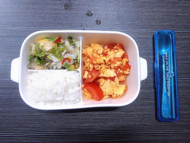 自给自足 属鸡便当风格是什么样的