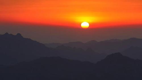 梦见太阳从山上升起