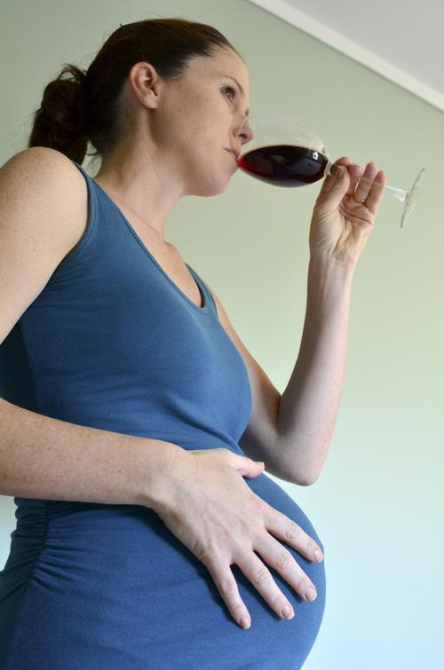 孕妇梦见喝酒,健康要引起注意