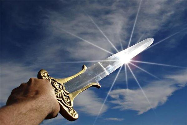 梦见神的手里握着一把剑 周公解梦之梦到神的手里握着一把剑