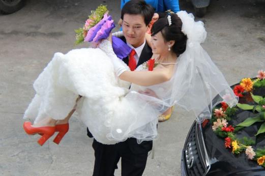 结婚新娘脚落地有何说法