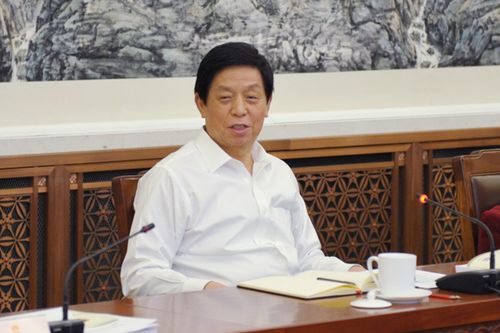 梦见自己主持会议讲话是啥意思