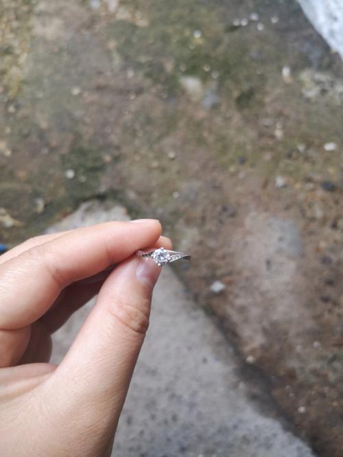 梦见捡钻戒