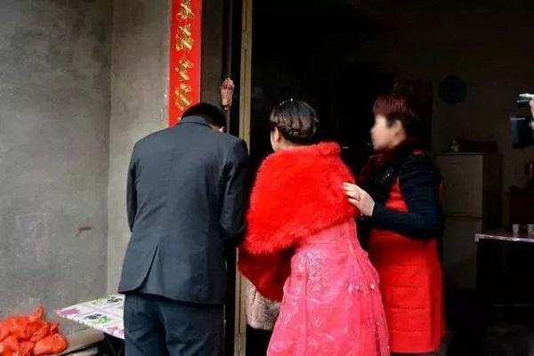 出嫁的女儿回门谁去接