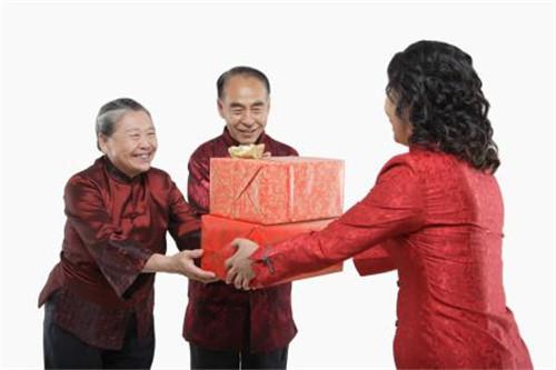 第一次见亲家送什么