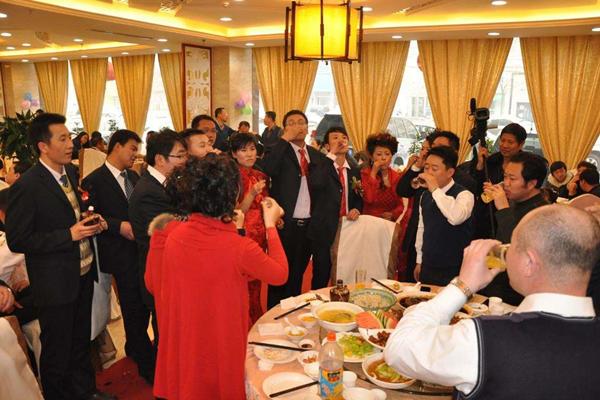结婚哪方先办酒席有讲究不