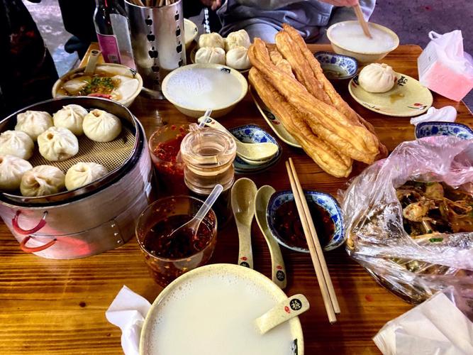 这些星座总能找到深藏在小巷里的美食店