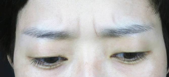 女人的两眉毛中间有一竖纹是什么面相