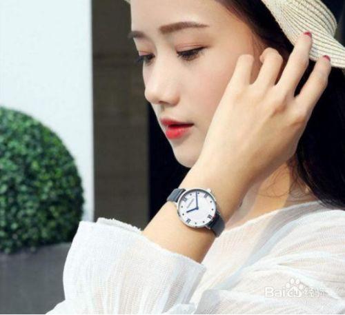 女性饿火命戴手表