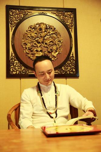 秦阳明2016年属马的财运和桃花运